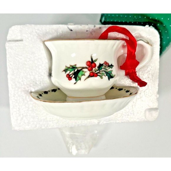 A Cup of Christmas Tea Teacup 1995 Waldman House Ornament Original Box Fine Bone - Picture 2 of 13